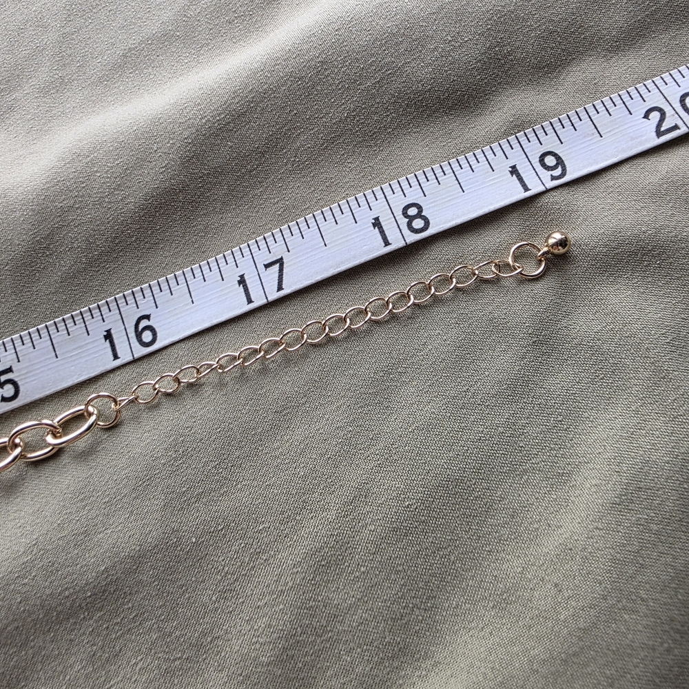 🤍 Aura Quartz Choker - Picture 6 of 7